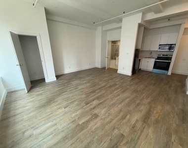 248 West 35th Street - Photo Thumbnail 3