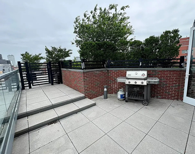 251 EAST - Photo Thumbnail 6