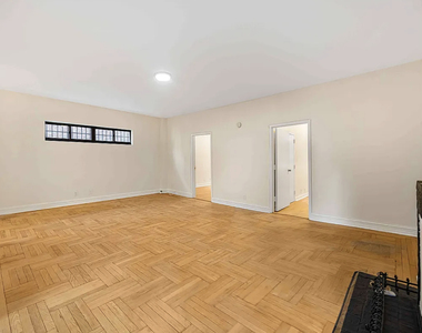 107 East 63rd Street - Photo Thumbnail 4