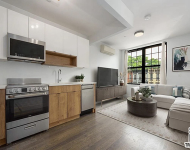 771 Lexington Avenue - Photo Thumbnail 3