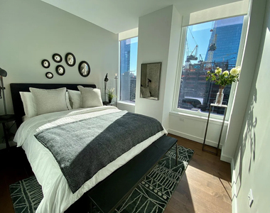 West 36th Street - Photo Thumbnail 8