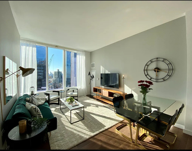 West 36th Street - Photo Thumbnail 7