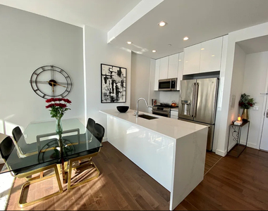 West 36th Street - Photo Thumbnail 6