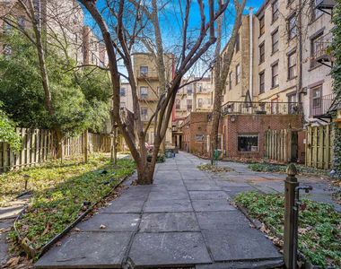 243 East 31st Street - Photo Thumbnail 11