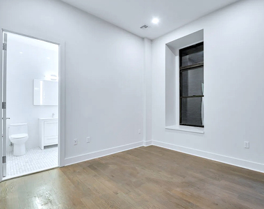 Madison Avenue - Photo Thumbnail 4