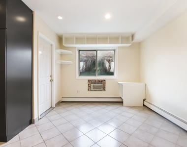 11-55 Welling Court - Photo Thumbnail 2