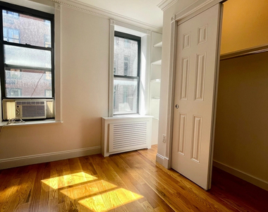 140 East 46th Street, Midtown East - Photo Thumbnail 1