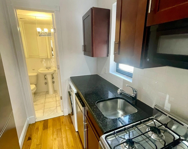 140 East 46th Street, Midtown East - Photo Thumbnail 9