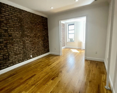 140 East 46th Street, Midtown East - Photo Thumbnail 3