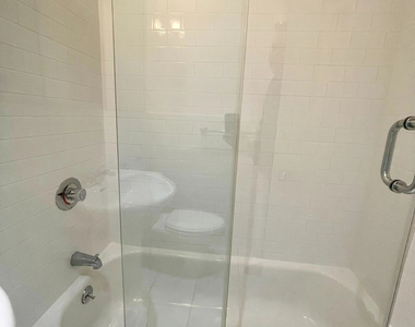 140 East 46th Street, Midtown East - Photo Thumbnail 5