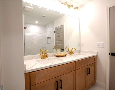 1345 Sydney Oaks Drive - Photo Thumbnail 14