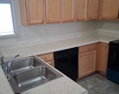 6208 Ellenwood Drive - Photo Thumbnail 4