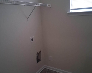 6208 Ellenwood Drive - Photo Thumbnail 6