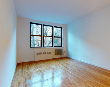 East 90th Street - Photo Thumbnail 1