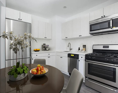 152 Thompson Street - Photo Thumbnail 2