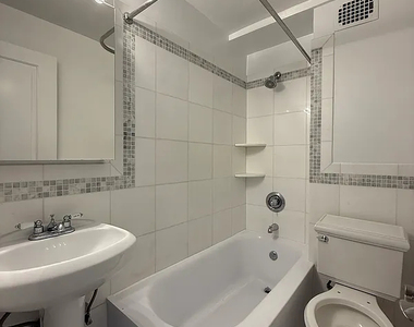95 Christopher Street - Photo Thumbnail 4