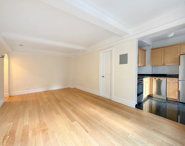 95 Christopher Street - Photo Thumbnail 1