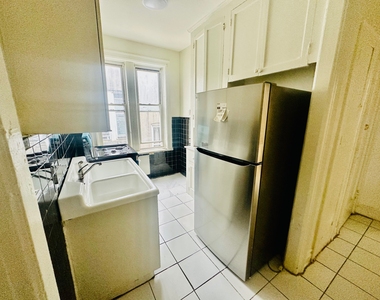 201 East 51st Street - Photo Thumbnail 2