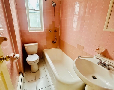 201 East 51st Street - Photo Thumbnail 4