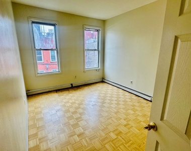 201 East 51st Street - Photo Thumbnail 3