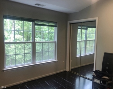 511 Chatfield Dr - Photo Thumbnail 15