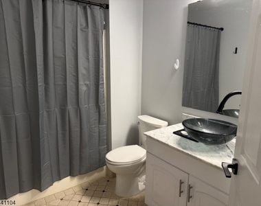 511 Chatfield Dr - Photo Thumbnail 12