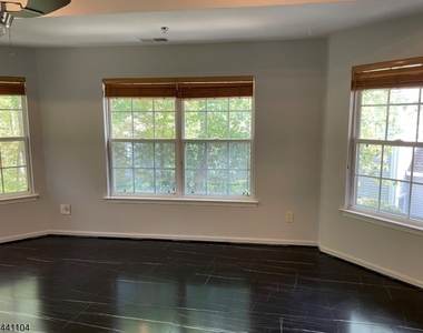 511 Chatfield Dr - Photo Thumbnail 11