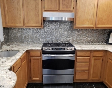 511 Chatfield Dr - Photo Thumbnail 4
