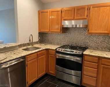 511 Chatfield Dr - Photo Thumbnail 7