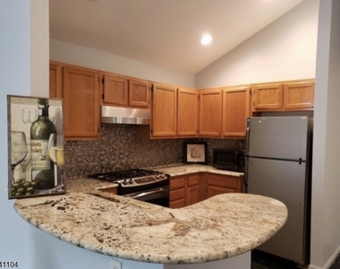 511 Chatfield Dr - Photo Thumbnail 3