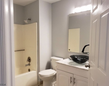 511 Chatfield Dr - Photo Thumbnail 13