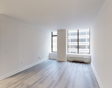 10 Hanover Square - Photo Thumbnail 2