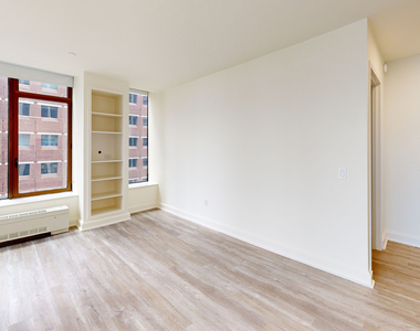 10 Hanover Square - Photo Thumbnail 2