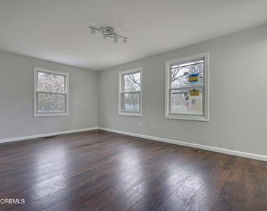 13 Swain Avenue - Photo Thumbnail 6