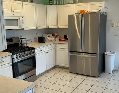 407 Hollywood Avenue - Photo Thumbnail 1