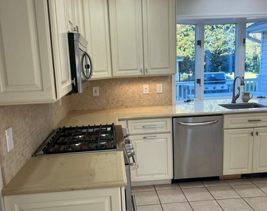 1578 N Bay Avenue - Photo Thumbnail 24