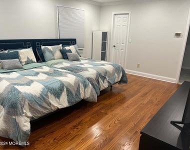 1578 N Bay Avenue - Photo Thumbnail 13
