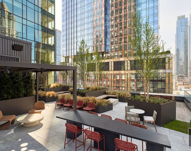 10th Avenue - Photo Thumbnail 4
