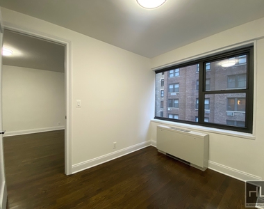 East 56 Street - Photo Thumbnail 2