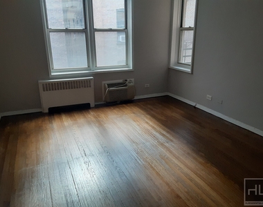 East 58 Street - Photo Thumbnail 1