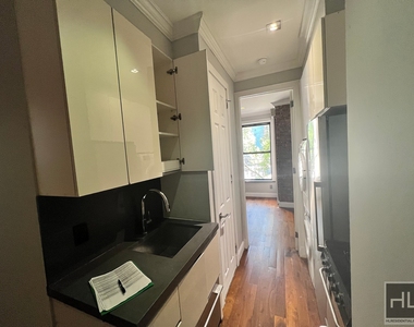 East 116 Street - Photo Thumbnail 4