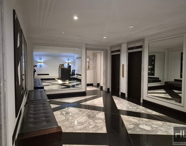 Fifth Avenue - Photo Thumbnail 7