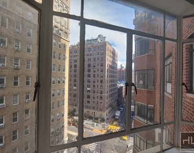Fifth Avenue - Photo Thumbnail 1
