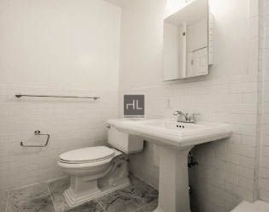 Mott Street - Photo Thumbnail 4