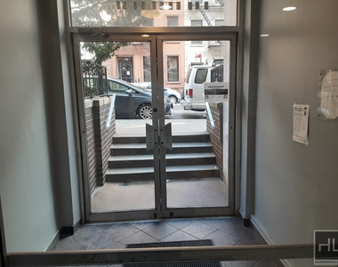 East 58 Street - Photo Thumbnail 4