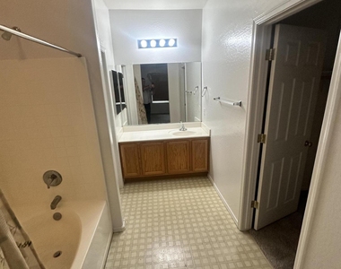 44 S Greenfield Road - Photo Thumbnail 9