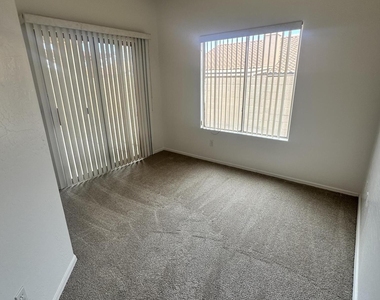 44 S Greenfield Road - Photo Thumbnail 12