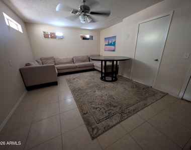 1039 E Larkspur Lane - Photo Thumbnail 16