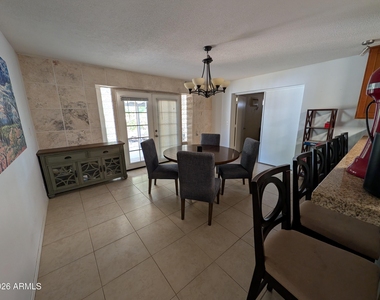 1039 E Larkspur Lane - Photo Thumbnail 14