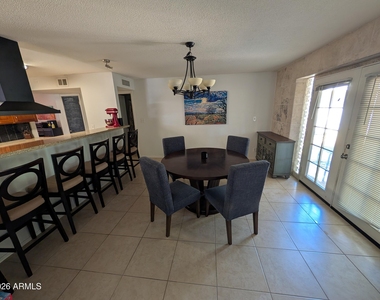 1039 E Larkspur Lane - Photo Thumbnail 15